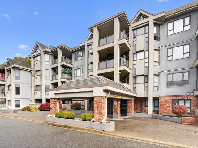 Apartment for sale in Surrey, South Surrey White Rock, 201 15241 18 Avenue, 263201320 | Realtylink.org