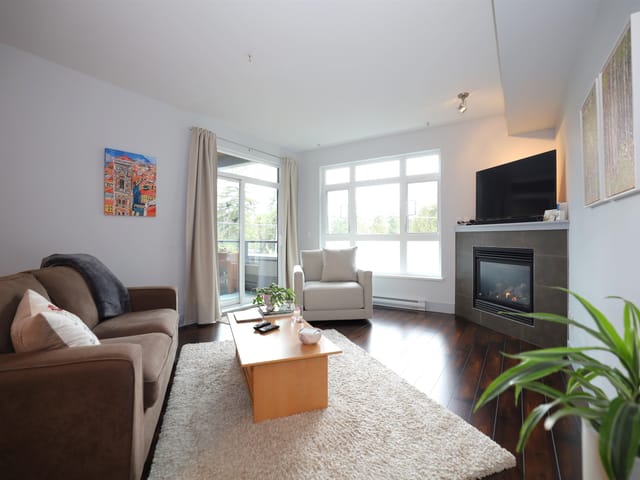 Apartment for sale in Sechelt, Sunshine Coast, 209 5682 Wharf Avenue, 263201446 | Realtylink.org